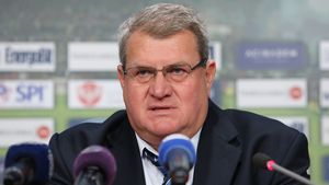 EXCLUSIV | Replica șefilor CFR-ului pentru MM Stoica, după ce oficialul FCSB a dat de înțeles că ardelenii au arbitrii de partea lor: "Nu înțeleg aceste insinuări. O să luăm măsuri"