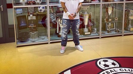 Denis Alibec, ridiculizat după escapada de la UNTOLD. „Îl și vedeți citind Dostoievski sau o rugăciune în timp ce echipa pierdea!”