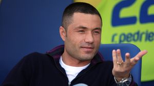 Fotbalistul român care l-a cucerit pe Adrian Ilie: "E singurul care lovește mingea la fel de bine cu ambele picioare"