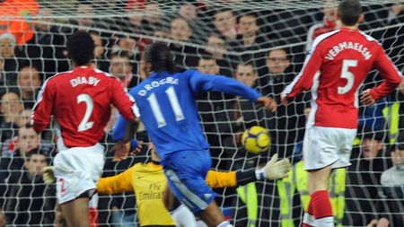 VIDEO** Drogba reușește o "dublă" cu Arsenal și Chelsea rămâne lider!