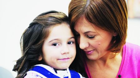 Tulburător: "Mami, mi-au pus oase!"** Kassandra Rotariu se pregătește de școală:** Primele vorbe după ce a trecut prin 29 de operații