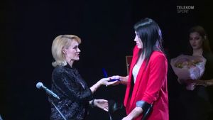 FOTO | Neagu, cetățean de onoare al Bucureștiului! Discursul Cristinei, în cârje pe scenă: "Voi încerca, în continuare, să duc numele României cât de sus se poate!"