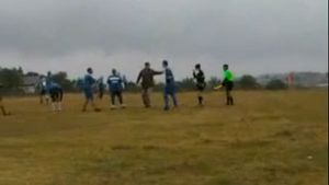 Un antrenor român a sărit să bată o tușieră și l-a alergat pe arbitrul de centru!** INCREDIBIL: Ce pedeapsă a primit de la Comisia de Disciplină