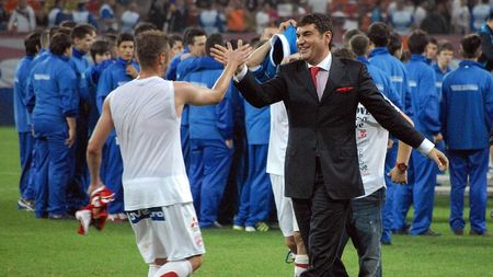 Acționarul s-a întâlnit cu fotbalistul său în discotecă: "Ai 3.000 de euro amendă"