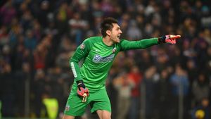 Tătărușanu le-a refuzat pe Napoli și Sampdoria pentru a semna cu Fiorentina. 800.000 de euro, salariul la Firenze