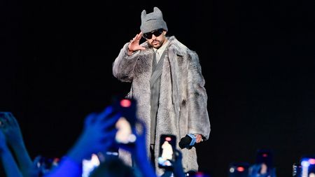 Concertul lui Bad Bunny din pauza Super Bowl, motiv de scandal în SUA. Campioana a sărit în apărarea solistului