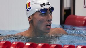 David Popovici s-a calificat în semifinalele probei „regine” la înot, la câteva ore distanță după ce a făcut o finală superbă la 200 de metri liber!