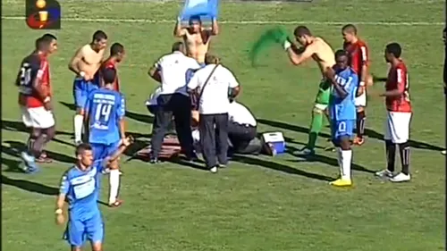 FAIL!** Cel mai ghinionist fotbalist! Brancardierii l-au scăpat ÎN CAP după ce un adversar l-a trimis în 'lumea viselor' VIDEO