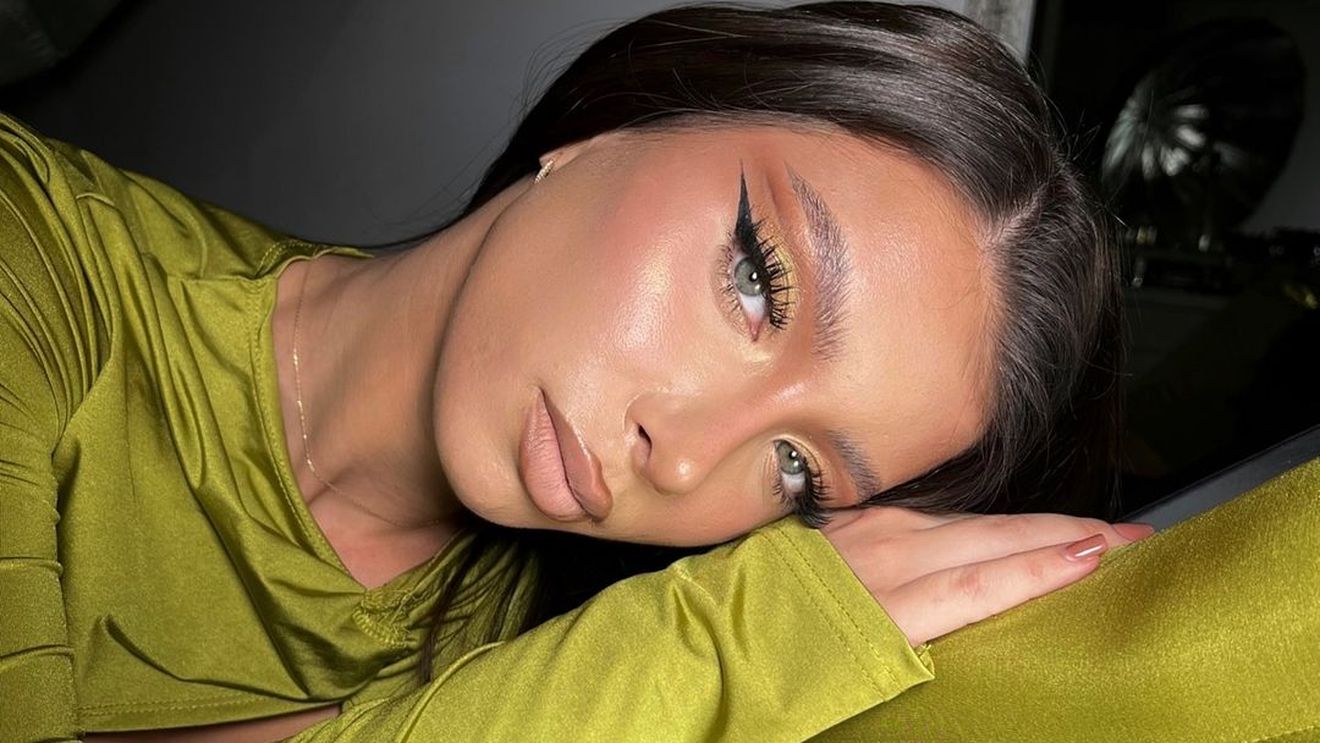 Colega de generație a Cătălinei Ponor se iubește cu un fotbalist celebru din Superliga. Jucătorul a postat imagini senzuale cu fosta gimnastă, în timp ce face „șpagatul perfect”. GALERIE FOTO