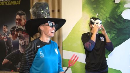 Surpriză propusă de fetele de la CSM București. "De obicei, îl sperii acasă pe iubitul meu" | GALERIE FOTO 