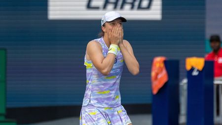 „Nu încercați asta acasă!" Iga Swiatek, execuție din altă lume în finala cu Naomi Osaka de la Miami | VIDEO
