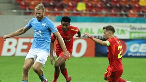 Cu cine semnează Adam Nemec