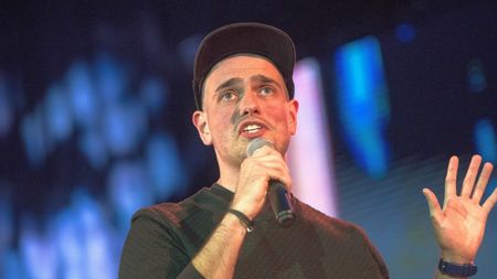 Este oficial: se taie scena din film! Imaginile scandaloase care o vizează pe Rapid nu vor mai apărea în pelicula celebrului BRomania