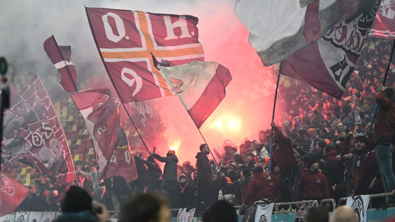 Fanii Rapidului s-au luat la bătaie între ei la derby-ul cu FCSB. Cele trei brigăzi implicate
