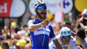 Turul Franței, exploziv chiar din prima etapă. Sprintul a fost câștigat de un debutant, iar Froome și Quintana, principalii doi favoriți, au pierdut timp important într-o cursă pe plat