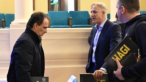 Adevărul despre viața analiștilor TV din România. Câte ore muncesc, de fapt, Basarab Panduru sau Ilie Dumitrescu pentru salariile de mii de euro