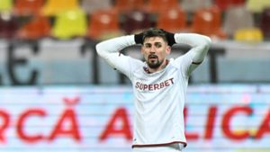 Pe antrenor l-a pufnit râsul după scuzele lui Alexandru Albu: „Normal că mă amuz când văd un bărbat la televizor cerându-și scuze la toată lumea că a fost în club. Fii bărbat! Ce ai făcut, ai omorât pe cineva?”