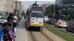 Milionarul român merge cu tramvaiul 5 în București: „Șofer personal. Împărțit cu 40+ pasageri”