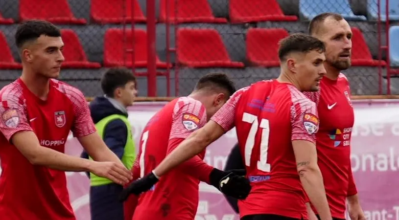 Ultima etapă a Ligii 2, distrusă de arbitraj! CSC Șelimbăr nu a scăpat, Vasile Buzea a eliminat un jucător pentru întârzierea unei aruncări de la margine. Eugen Beza: ”Halucinant!”