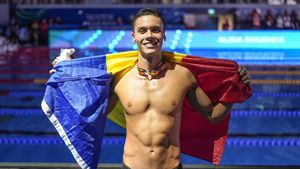 Ciprian Marica a început să plângă după ce David Popovici a făcut senzație în finala la 100 de metri: „Ești o minune”