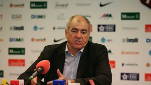 Hizo: "Vorbesc foarte mult cu rezervele"
