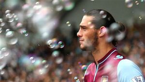 Andy Carroll va rata tot sezonul, după ce accidentarea este mult mai gravă decât se stabilise inițial