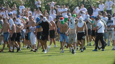 Haos la Madrid! Fanii Legiei și-au făcut de cap înaintea meciului cu Real. VIDEO | "Război" pe străzile din capitala Spaniei între forțele de ordine și ultrașii polonezi