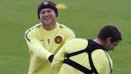 După ce i-a mângâiat calul lui Owen, Rooney a "spart" 80.000 de euro pentru a vedea "puțină acțiune" de la armăsarul său ** Vezi pe ce a dat banii starul lui United!