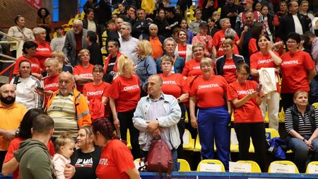 Vâlcea și-a omagiat jucătoarele care au câștigat Cupa IHF în 1984 și 1989. GALERIE FOTO