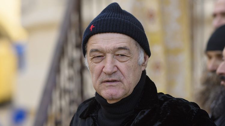 „Luați-le telefoanele!”. Becali a dat ordinul pentru fotbaliștii din academia FCSB: „Băi, Gigi, nu mai stau”