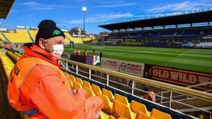 Pandemia de coronavirus afectează fotbalul. Un club din Anglia a concediat 60 de angajați