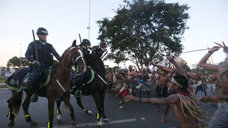 FOTO | Proteste dure în Brasilia, lângă stadionul Mane Garrincha