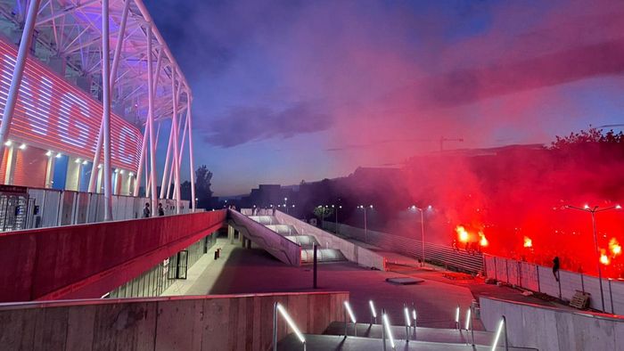 Sărbătoare în Ghencea! Imagini spectaculoase de la Stadionul Steaua: fanii au retrăit apogelul fotbalului românesc și au aprins torțe! Ce s-a întâmplat pe noua arenă | FOTO & VIDEO