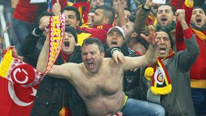 Marea evadare!** Fanii Galatei au încercat să sape un tunel pe sub gardul de protecție al "Veltins Arena"

