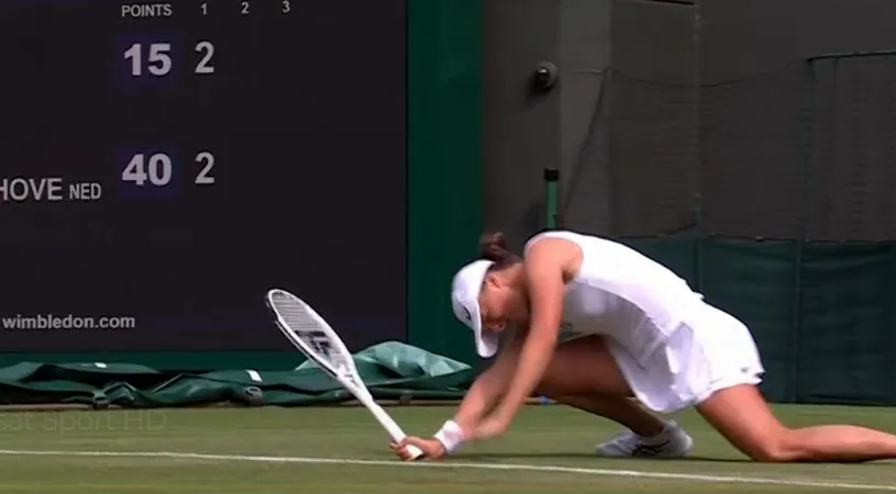 Fanii au înghețat în tribune la Wimbledon! Iga Swiatek, căzătură puternică în meciul din turul al doilea | FOTO