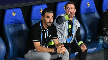 „Pintilii, săracul, n-are nicio... și Charalambous e nevinovat”. Antrenorii din acte ai FCSB sunt puși la zid