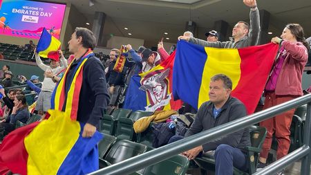 CORESPONDENȚĂ SPECIALĂ DE LA INDIAN WELLS | „Rupe-i fâșul”, strigarea care a impresionat-o pe Sorana Cîrstea la românii din tribune | GALERIE FOTO