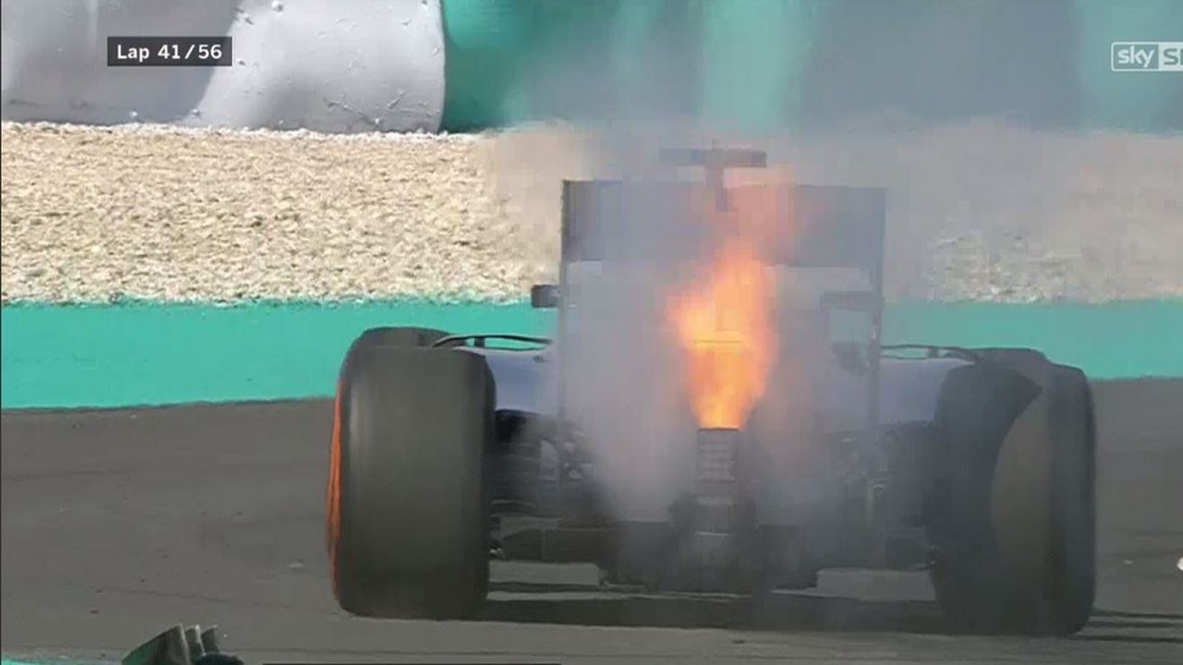 Daniel Ricciardo a câștigat Marele Premiu de Formula 1 al Malaeziei. Lewis Hamilton a abandonat: "Opt mașini folosesc motoare Mercedes și doar al meu a explodat!"