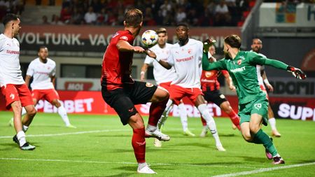 Thrillerul de la Miercurea Ciuc era să se termine mai devreme! În Csikszereda - Dinamo s-au marcat 4 goluri, pe repede-înainte, în prima parte. Cronică semnată de Daniel Nazare