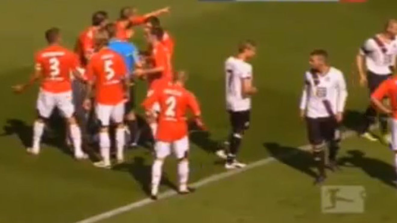 VIDEO** A luat "roșu" după 82 de secunde! Cea mai rapidă eliminare din istoria Bundesligii!