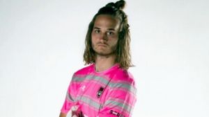 De povestit nepoților! Cu 11 jucători valizi, o echipă din România și-a reprofilat portarul în atacant și a marcat trei goluri. Antrenorul a dirijat jucătorii din Malta, unde pune gresie și faianță pe vapor