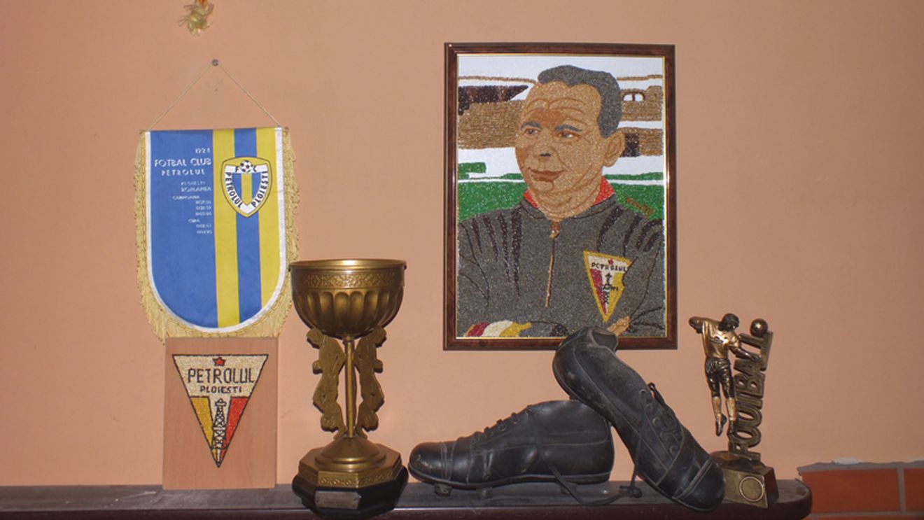 Ținea cuiele în trofeu! Cupa primită de Petrolul după câștigarea titlului a fost regăsită dintr-o mare întâmplare! 