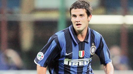 FC Barcelona oferă 15 milioane pe Chivu