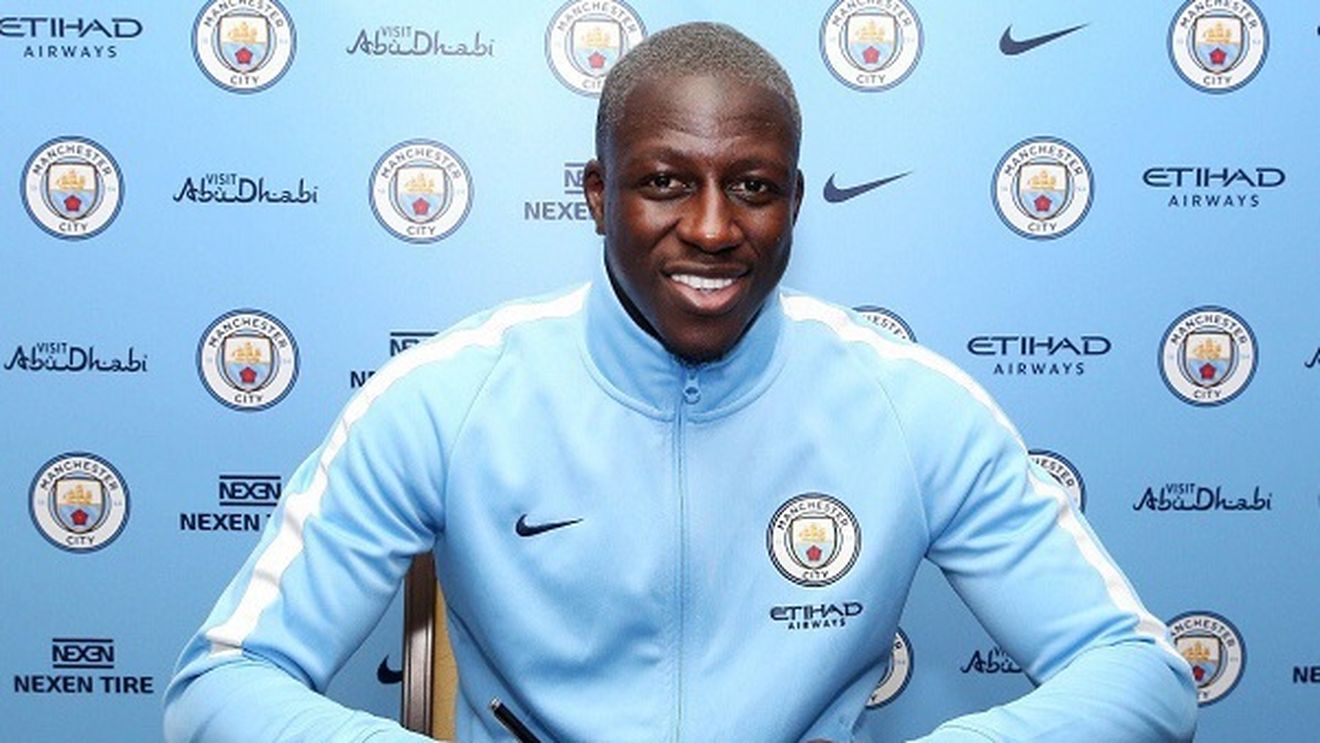 OFICIAL | Manchester City a cumpărat cel mai scump fundaș din istoria fotbalului. Suma fabuloasă cheltuită de Guardiola în această vară