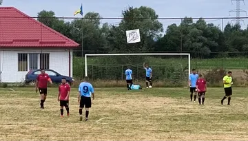 Arbitru lovit cu pumnul pe teren, la Brașov! Fotbalistul bătăuș, suspendat un an