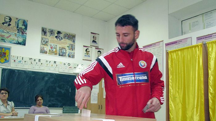 Alegeri prezidențiale 2014 | FOTO Jucătorii naționalei au votat la Mogoșoaia. Burleanu: "Avem o responsabilitate"