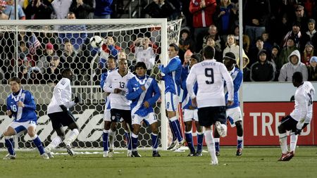 În 2004 era numit "noul Pele", în 2007 debuta în Ligă. Acum negociază cu adversara CFR-ului din Europa League. Freddy Adu, aproape de Jagodina