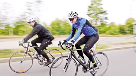 "Războinicii de birou". Corporatiștii se pregătesc de Cu Bicicleta La Mare