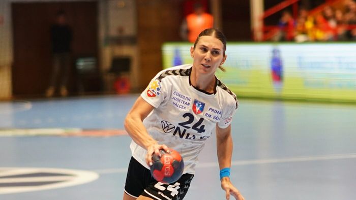 Pierdere mare pentru SCM Rm. Vâlcea: handbalista Jovana Kovacevic s-a accidentat grav la spate la Euro 2022 și va absenta o lungă perioadă!