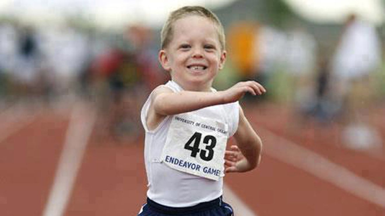 FOTO Imaginea care te va emoționa până la LACRIMI! Acest copil nu renunță și se luptă cu destinul nemilos